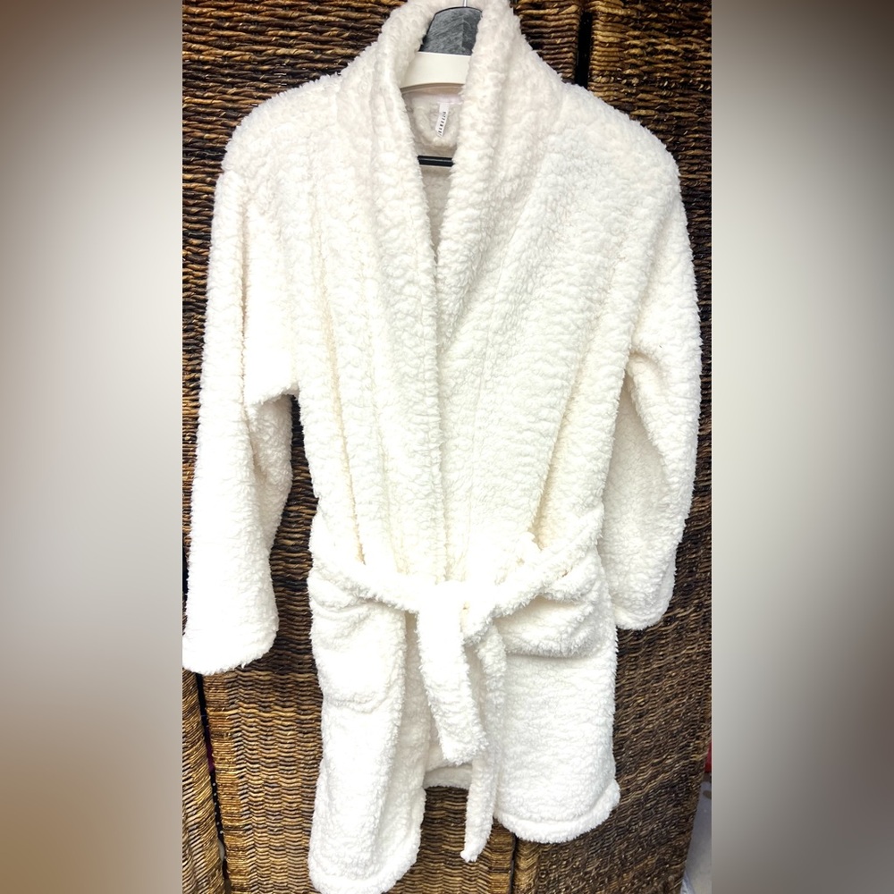 Pottery Barn- Cozy‎ White Fleece Robe, Estimated size: Small